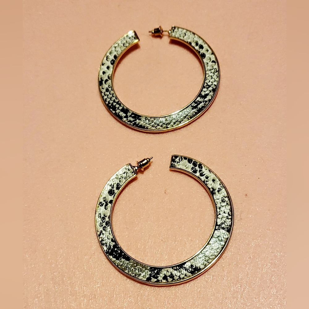 Dual-Sided Hooped Earrings: Gold and Snake-Skin.